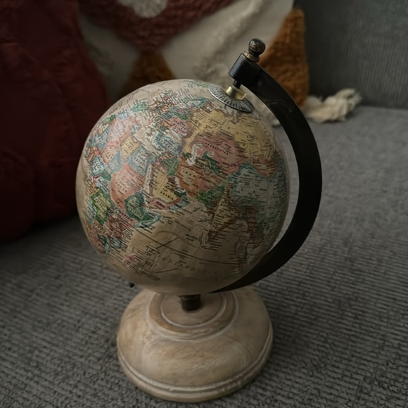 Small wood globe - Picture 2 of 3